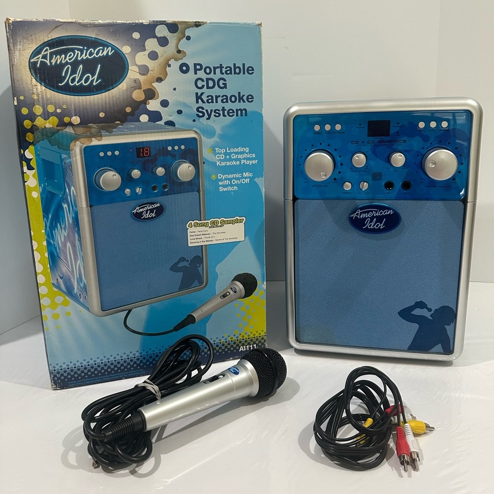 2008 American Idol Portable CDG Karaoke Machine Blue Gray w/ Box, Mic, CD, Cords